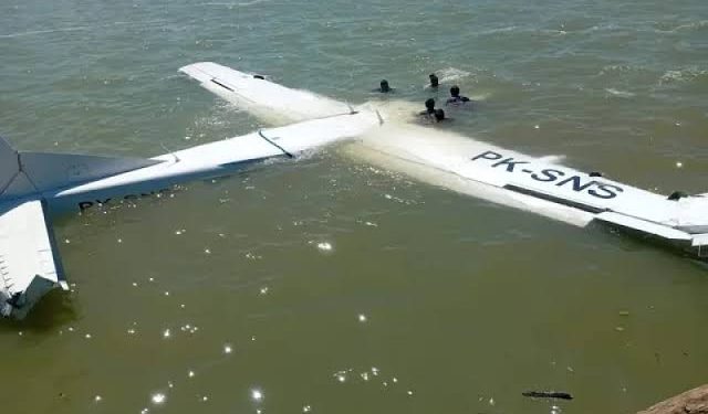 Pesawat Smart Air Mendarat Darurat di Laut Nabire akibat Gangguan Mesin