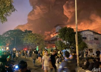 Kebakaran Pabrik Swallow di Yos Sudarso Medan, Warga Dengar Ledakan Berkali-kali