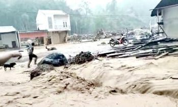 Banjir Bandang Kembali Hantam Tapanuli Tengah, Air Mengalir Deras Disertai Material Kayu