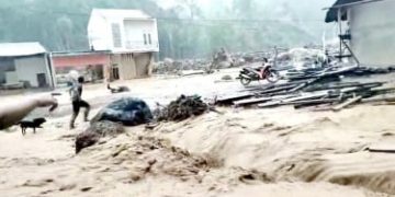 Banjir Bandang Kembali Hantam Tapanuli Tengah, Air Mengalir Deras Disertai Material Kayu