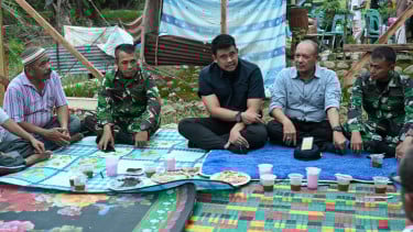 Gubernur Sumut Tinjau Korban Banjir Sorkam, Buka Puasa Bersama Warga dan Pastikan Bantuan Rp60 Juta