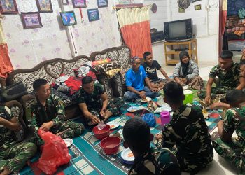 Makan Malam di Rumah Warga, Satgas TMMD ke-127 Kodim 0207/Simalungun Pererat Ikatan Kekeluargaan di Bahapal