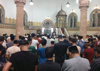 Ratusan Warga Medan Padati Masjid Raya Al-Mashun pada Tarawih Perdana Ramadan 1447 H
