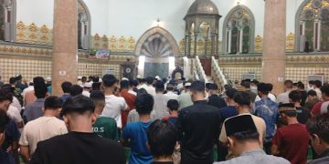 Ratusan Warga Medan Padati Masjid Raya Al-Mashun pada Tarawih Perdana Ramadan 1447 H