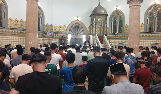 Ratusan Warga Medan Padati Masjid Raya Al-Mashun pada Tarawih Perdana Ramadan 1447 H