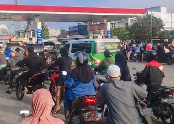 Khawatir Stok Menipis, Warga Medan Serbu SPBU untuk Isi BBM