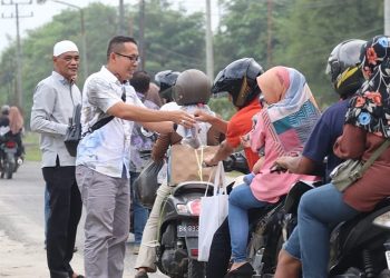 Berkah Ramadhan, PT Macan Sejahtera Cahaya Santuni Anak Yatim dan Berbagi Takjil ke Pengendara