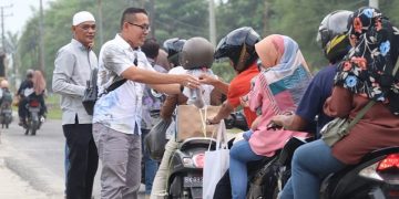 Berkah Ramadhan, PT Macan Sejahtera Cahaya Santuni Anak Yatim dan Berbagi Takjil ke Pengendara