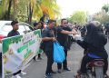 Semangat Berbagi Ramadan, PT Macan Sejahtera Cahaya Bagikan Ratusan Takjil ke Pengendara di Medan