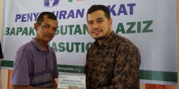 Ketua Yayasan RSU Sufina Aziz Sutan Aziz Tunaikan Zakat Melalui Dompet Dhuafa Waspada