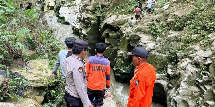 Operasi SAR Berakhir, Pasutri Korban Mobil Masuk Jurang Belum Juga Ditemukan