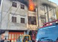 Ruko Sepatu dan Sandal di Pematangsiantar Ludes Terbakar, Damkar Masih Lakukan Pemadaman
