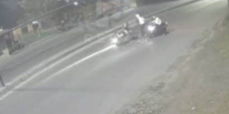 Sadis! Pasangan Kekasih Dibegal di Medan Deli, Pelaku Tendang Korban hingga Tersungkur