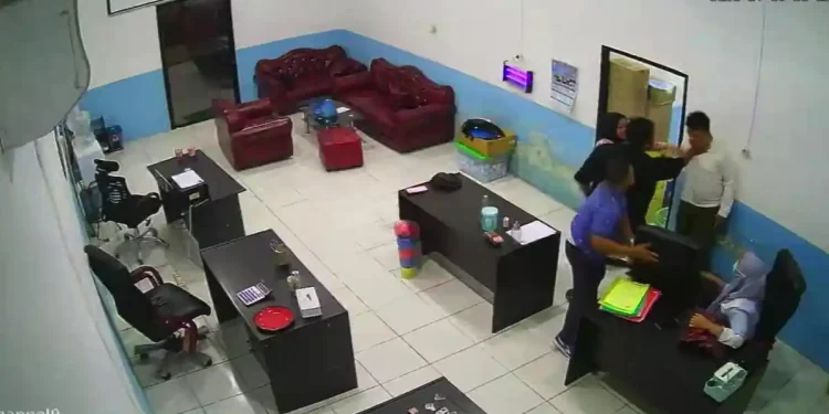 Viral CCTV Penganiayaan Kepala SPPG Tegal Sari, Korban Mengaku Dicekik Tiga Kali