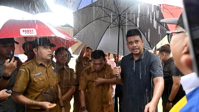 Viral! Bobby Nasution Marah di Lokasi Banjir Tapteng, Camat Ditegur Keras soal Penanganan Lambat