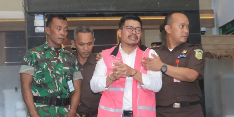 Ketua DPRD Magetan Menangis Saat Ditahan dalam Kasus Korupsi Dana Hibah