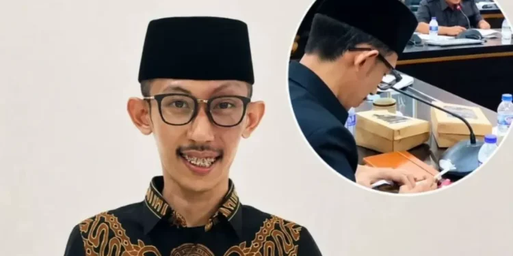 Anggota DPRD Jember Viral Main Game dan Merokok Saat Rapat Stunting