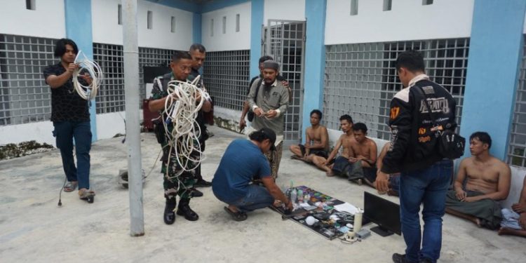 Pom AL Gerebek Barak Narkoba di Belawan, Dilengkapi CCTV dan HT, Tujuh Pria Diamankan