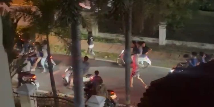 Geng Motor Bersenjata Tajam Bentrok di Komplek Pondok Surya Medan, Warga Resah