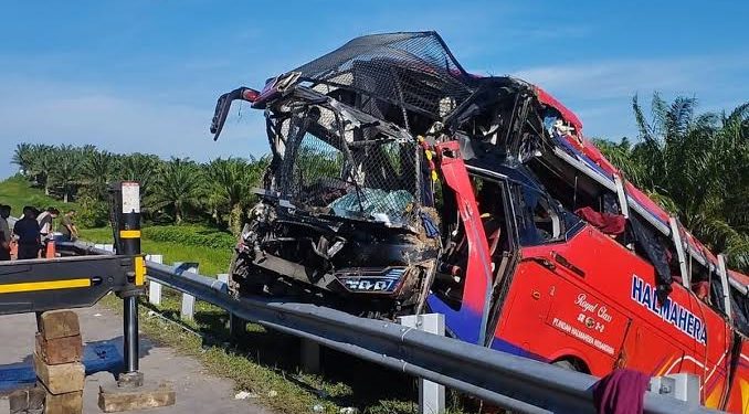 Empat Penumpang Tewas dalam Kecelakaan Bus Halmahera di Tol Sergai