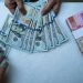 Rupiah Tembus Rp17.600 per Dolar AS, Harga Mi Instan hingga Gadget Terancam Naik