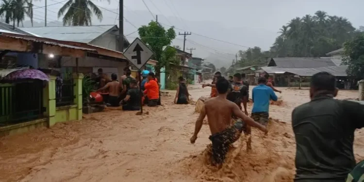 Banjir Rendam Empat Kecamatan di Tapanuli Tengah, BPBD Evakuasi Warga Terdampak