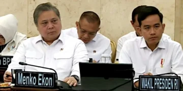 Heboh! Tak Disamping Prabowo, Posisi Duduk Wapres Gibran Sejajar dengan Para Menteri di Sidang Kabinet