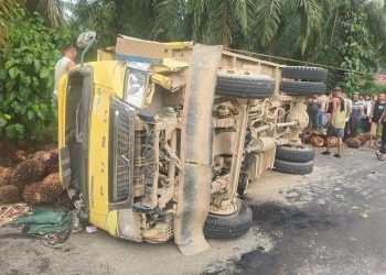 Truk Sawit Pecah Ban di Labuhanbatu Timpa Tiga Siswi SMP, Satu Meninggal Dunia