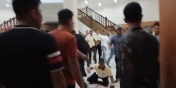 Anggota DPRD Riau Cekcok Usai Rapat Banggar, Dua Kubu Terlibat Saling Dorong dan Lempar