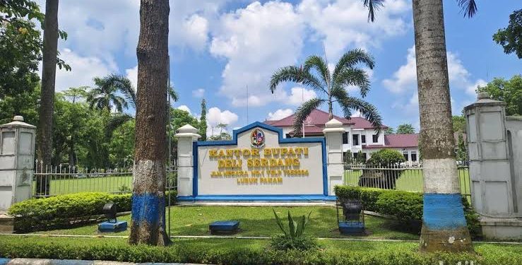 Kepala Kesbangpol Deli Serdang Dicopot Usai Muncul Pesan ‘Turunkan Prabowo’ di Grup WhatsApp FKDM