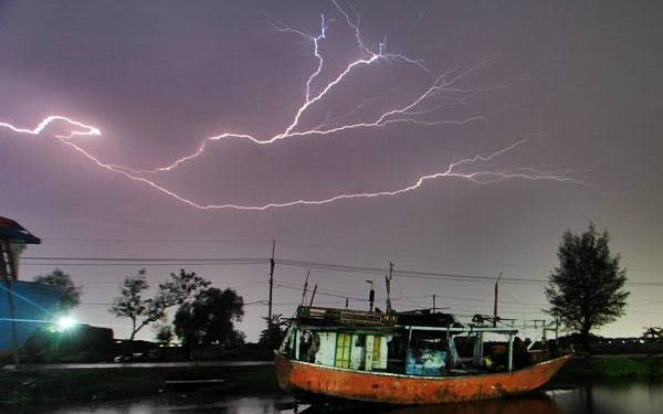 BMKG Ingatkan Potensi Cuaca Buruk di Medan Mulai Jumat Malam, Warga Diminta Waspada