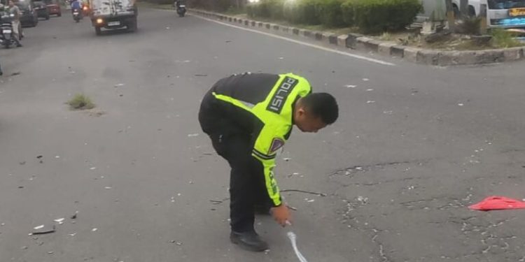 Innova Melaju Kencang Tabrak Vario di Setia Budi Medan, Satu Penumpang Tewas