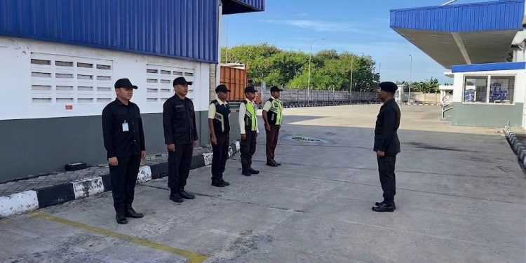 PT Macan Sejahtera Cahaya Perkuat Disiplin Satpam Lewat Apel Pagi di Pabrik Sari Roti Pekanbaru