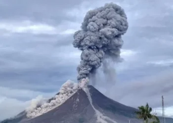 Breaking News! Gunung Sinabung Meletus, Abu Vulkanik Membubung hingga 3.500 Meter