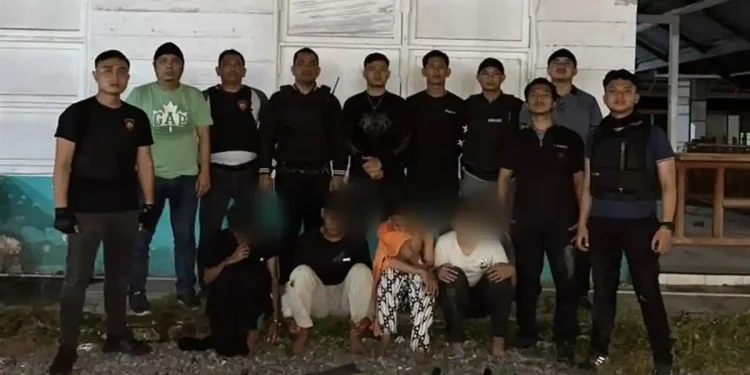 4 Anggota Geng Motor Ditangkap Usai Tawuran, Senjata hingga Celurit Panjang Diamankan