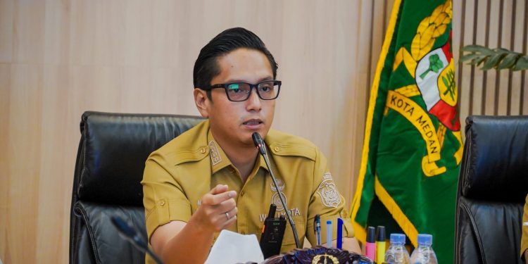 Rico Waas Nonaktifkan Lurah Aur usai Audit Inspektorat, Diduga Terlibat Pungli