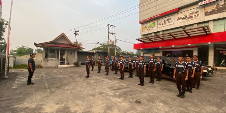 PT Macan Sejahtera Cahaya Gelar Apel dan Pembinaan Satpam di Yamaha Alfa Scorpii Pekanbaru