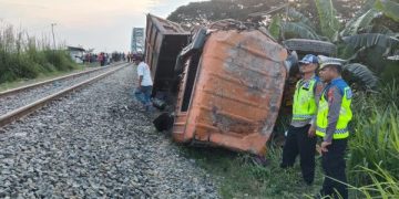 Truk Tertabrak KA Putri Deli di Perlintasan Tanpa Palang, Sopir Meninggal Dunia