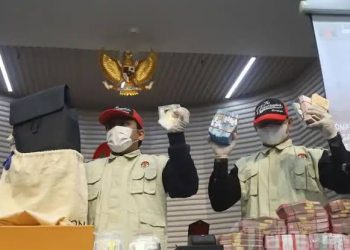 KPK Sita Uang Rp2,8 Miliar yang Disembunyikan di Plafon Rumah Pejabat Bea Cukai Gatot Heroe