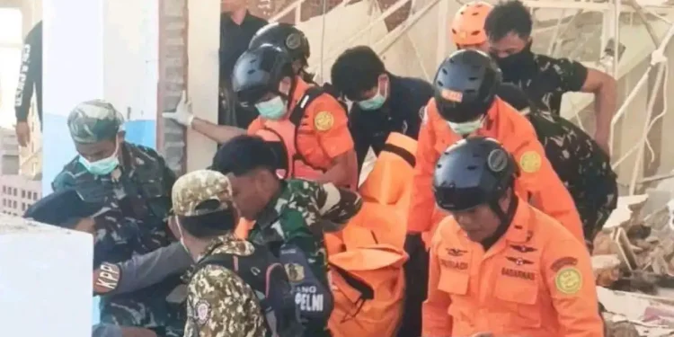 47 Orang Tewas Akibat Gempa M 7 di NTT, Pencarian Korban Terus Dilakukan