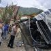 Bus Wisata Bawa 32 Penumpang Terbalik di Samosir, 2 Orang Luka Serius