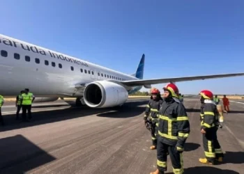 Pesawat Garuda Pecah Ban Saat Hendak Mendarat di Makassar, Sempat Fly Pass