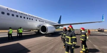 Pesawat Garuda Pecah Ban Saat Hendak Mendarat di Makassar, Sempat Fly Pass