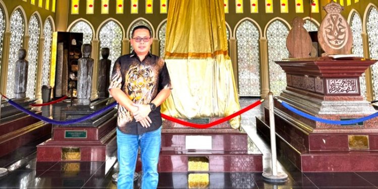 Kunjungi Istana Siak dan Makam Sultan Syarif Kasim II, Dir Ops PT Macan Sejahtera Cahaya Mengaku Haru dan Bangga