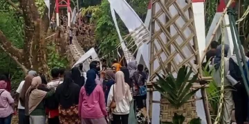 Jembatan Gantung Pongpet Pangandaran Ambruk Saat Peresmian, Bupati Sempat Syok