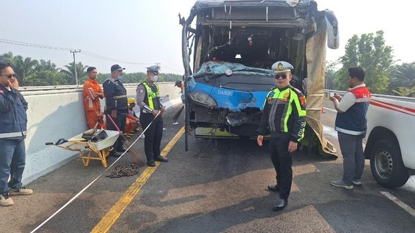 Bus Damri Tabrak Bus ALS di Tol Palindra, Kabut Asap Diduga Ganggu Jarak Pandang