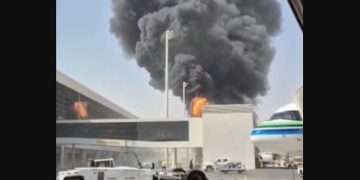 Bandara Riyadh Kembali Diserang, Kebakaran di Terminal 4 Picu Gangguan Ratusan Penerbangan