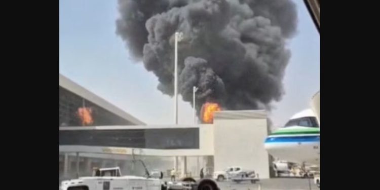 Bandara Riyadh Kembali Diserang, Kebakaran di Terminal 4 Picu Gangguan Ratusan Penerbangan