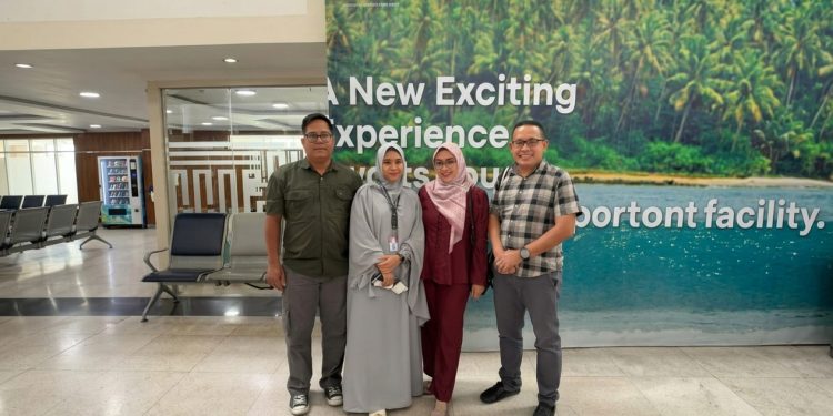 Penuh Haru, Direksi PT Macan Sejahtera Cahaya Lepas Karyawan Berangkat Umrah