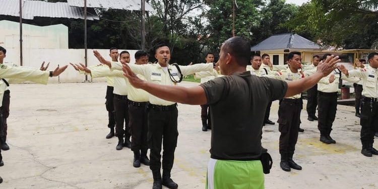 Asah Kemampuan Personel, Satpam PT Macan Sejahtera Cahaya Dibekali Pelatihan PBB dan 12 Gerakan Lalu Lintas